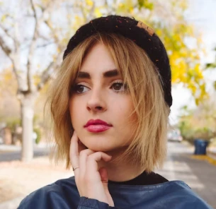 Mia Lewis